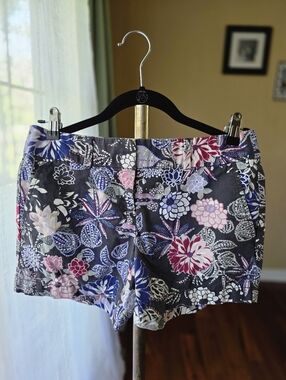 LOFT Floral Cotton Gray Purple and pink Shorts - Size 0 - Cute Coastal Grandma
